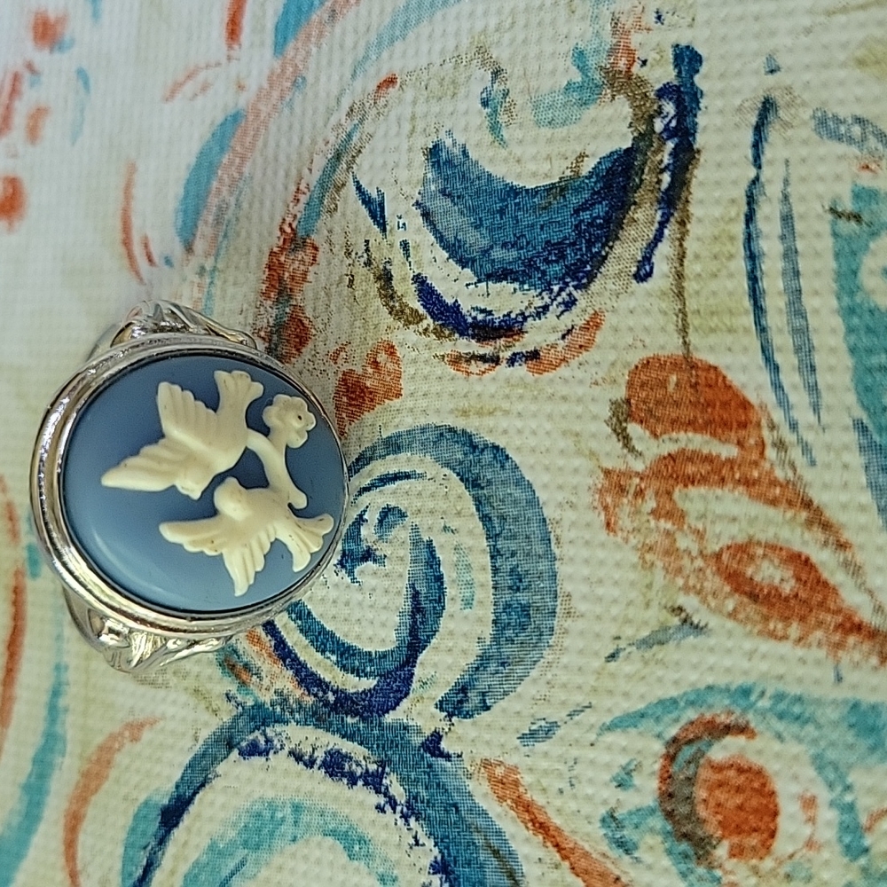 Avon vintage Wedgewood ring